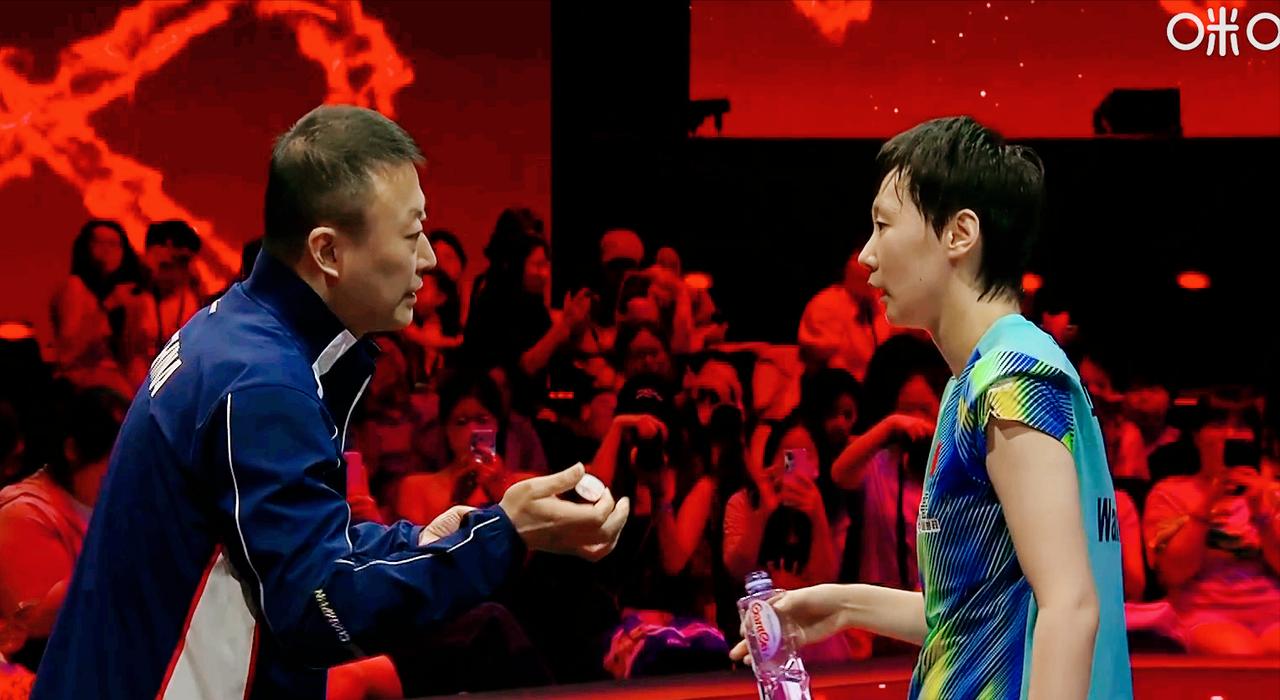 我去！马琳指导王曼昱的话，被全球直播了。这次新加坡大满贯，太不保护我们隐私了