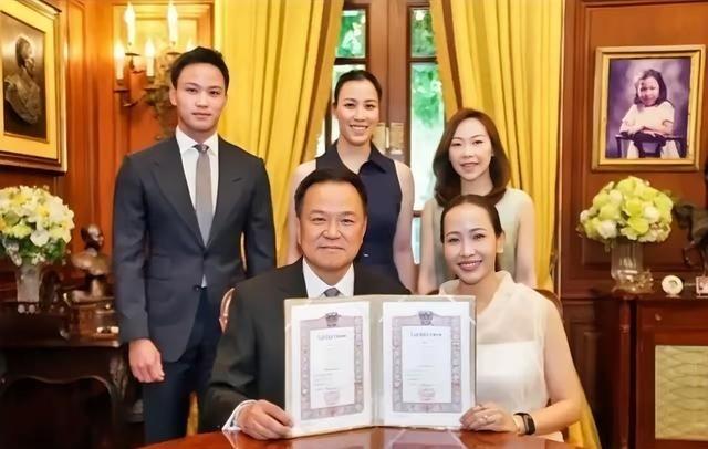 阿努廷2023年接受央视专访时说，“我是100%的中国人后代，我的父母、祖父祖母