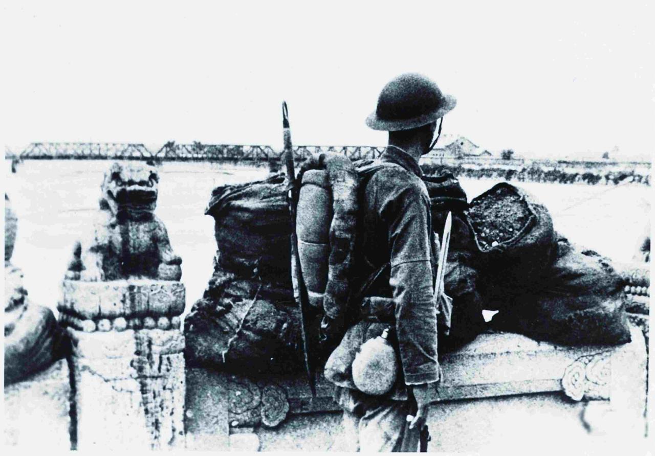 钢盔还在展柜里，士兵早没了名字，历史却总被轻轻翻过1985年修宛平城城墙时，