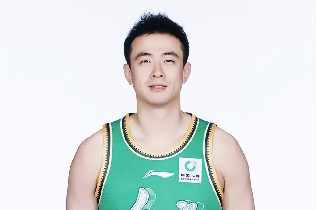赵继伟如果转会，会搅动整个CBA后卫线格局。-今年休赛期，本土自由球员里本