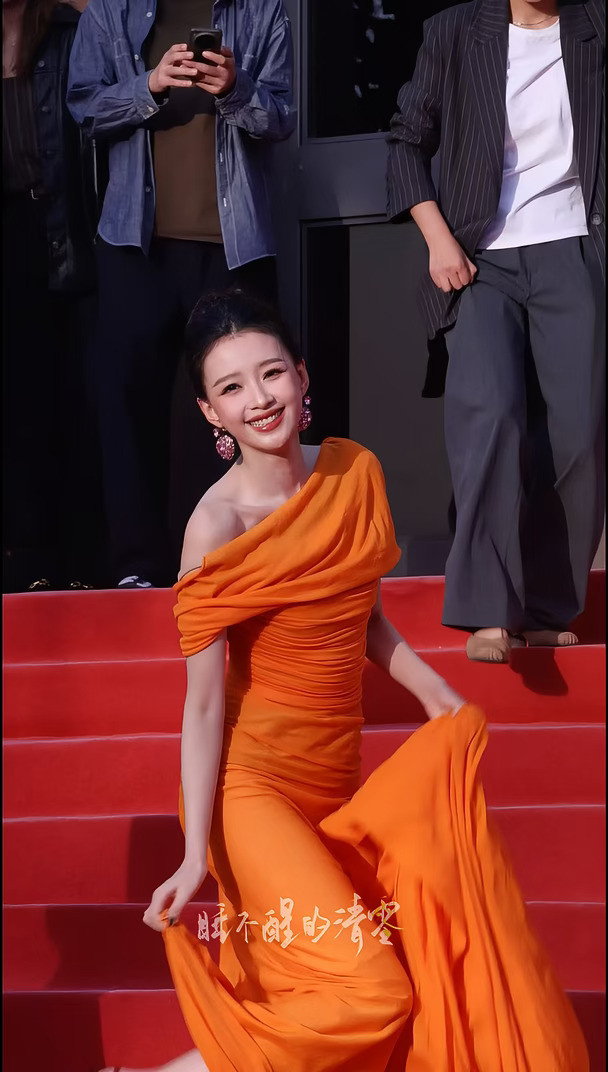 很喜欢孙怡明媚的笑