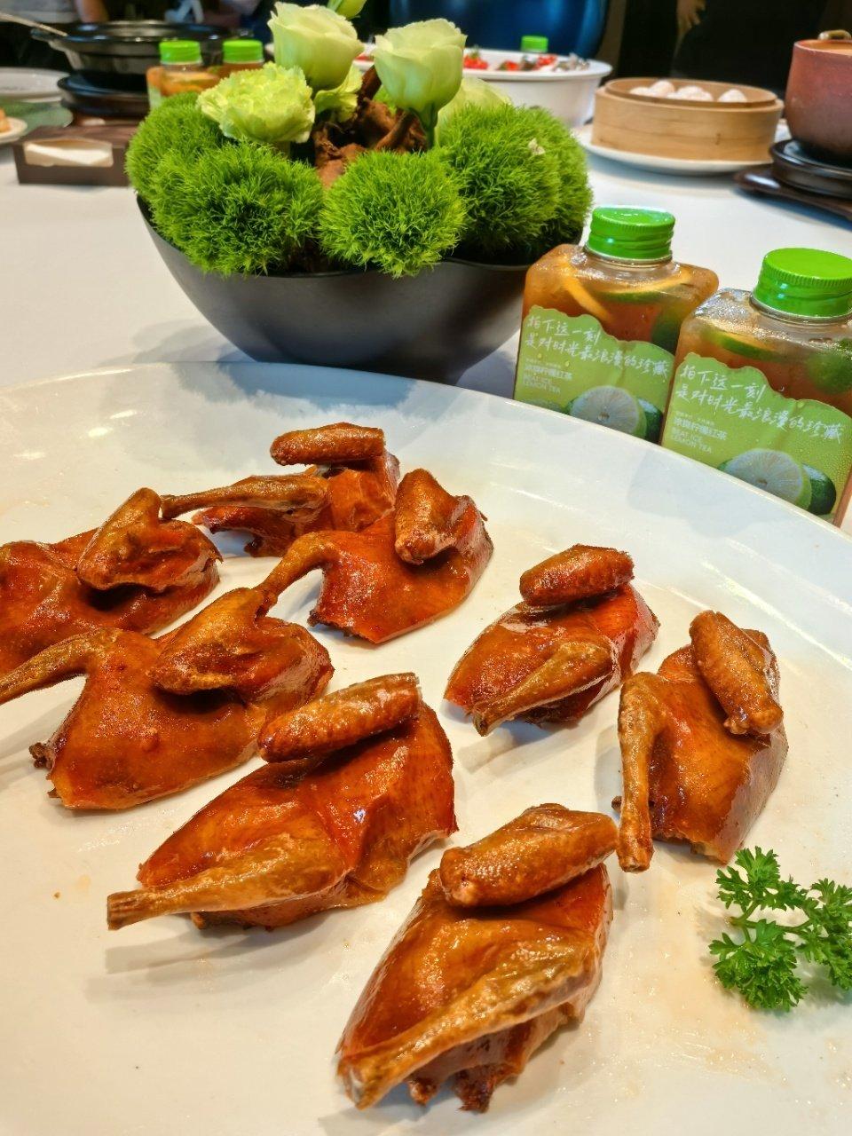 来南京，吃金陵淮扬菜，这家老店好美味！南京王家大院美食推荐：1、田鸡红烧鸭