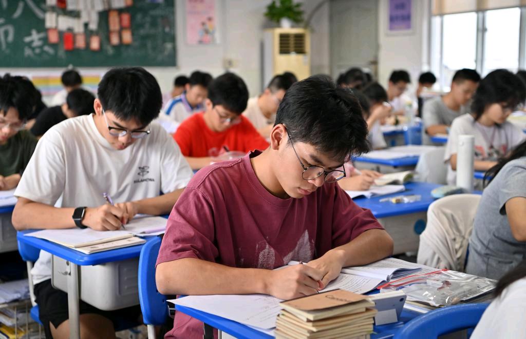 现在，全国高考阅卷正在如火如荼地进行着，数据估计很快就会出炉。我们先看看去年的山