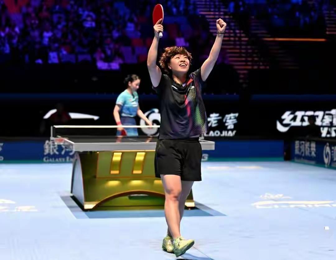 大美女陈幸同的身高，身形，站姿，坐姿，微笑，输球的自嘲，抿嘴一撇都带着优雅方巾