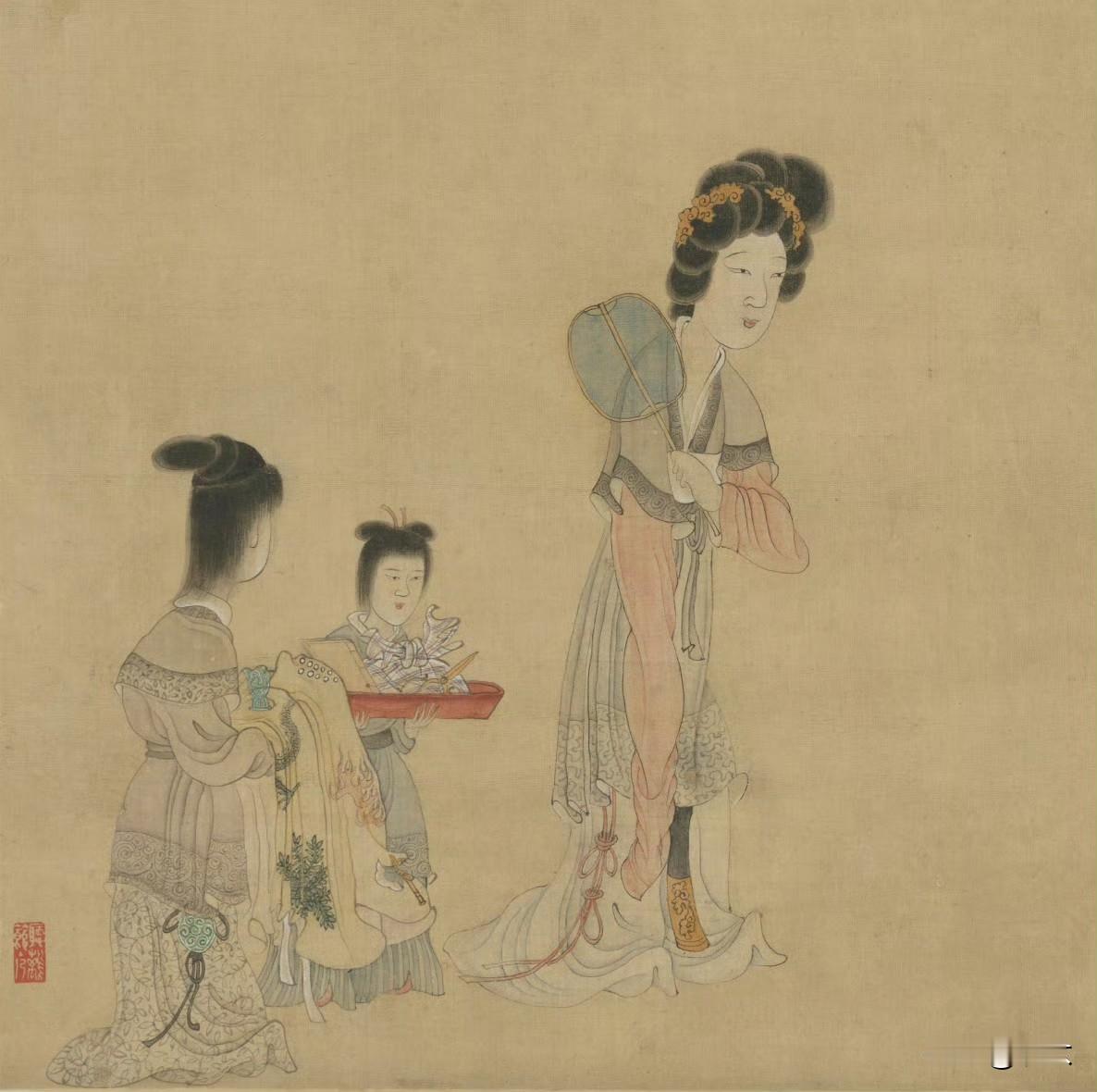 一个宫中贵妇，身后跟着两个侍女，侍女手里捧着放缝纫用具的工具盒，她们要去给帝王缝