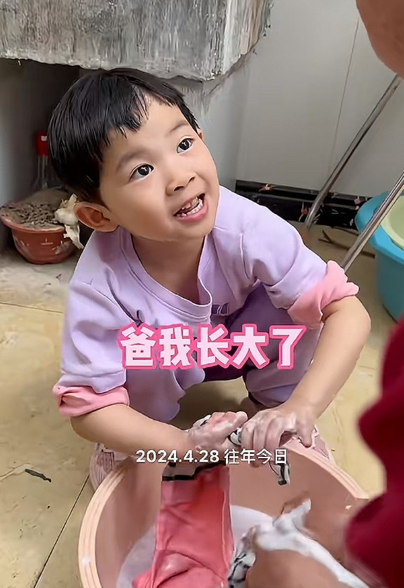 72岁天赐爸爸终于说出了心声这么多的评论对他来说非常扎心不是因为自己年纪老了