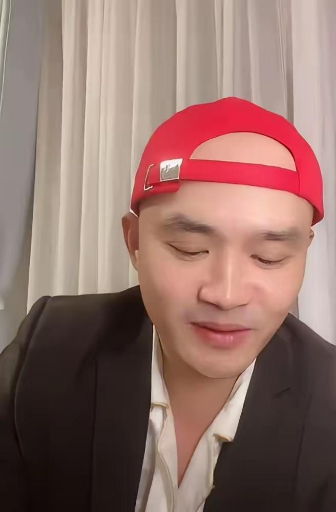 刘晓庆是有多渴啊，才会找这么一个歪瓜裂枣的前小男友？年轻有劲是一个很不错的优点，