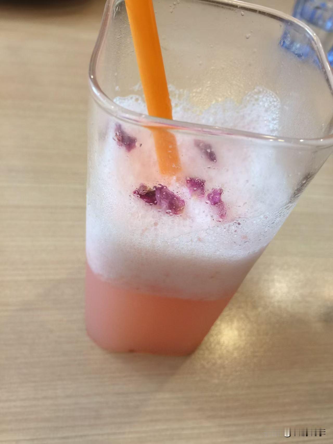 退休后还应该联系以前的同事吗？有两位截然不同的女同事。老阿姨退休得比较早，以
