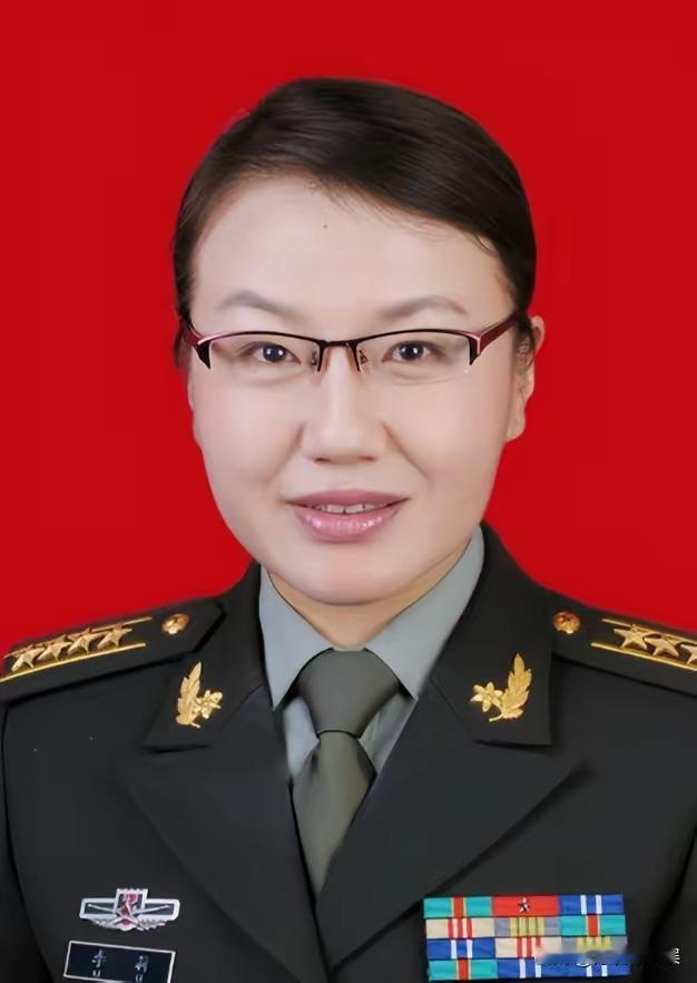 李莉为啥受到质疑？因为她讲的东西太专业，太理智，以防微杜渐的态度看待国际军事，倒