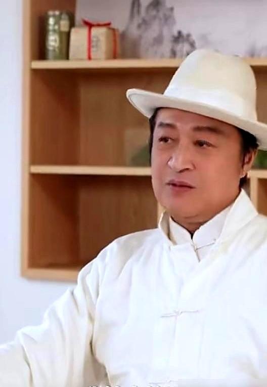 马景涛的眼泪，真别急着同情！他最近哽咽，是因为36年前差点错过一个天大机会。