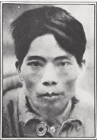 1932年，琼崖红军独立师师长王文宇，率部苦战，身边仅剩唯一警卫员，就派王信下山