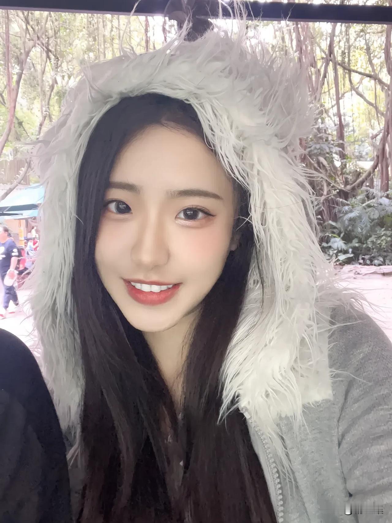 冬日森林里的甜美笑容🌲😊