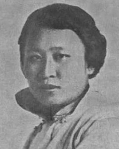 1941年，头号女汉奸陈璧君在饭店用餐。结果吃得肚子装不下了，要小解。她