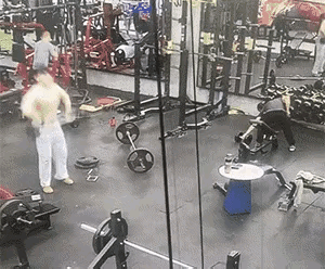 看完这视频真不敢去健身房了。