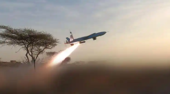 胡塞武装证实！美国不肯替沙特炸胡塞，转头在阿曼和胡塞坐下来谈，这件事把红海博弈的底牌翻出来了。表面看
