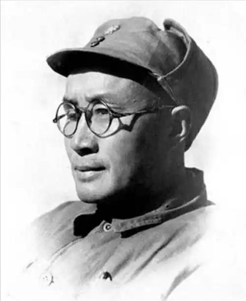 1947年8月，刘邓大军千里跃进大别山，闯过汝河之后来到淮河岸边。身后国民党追兵