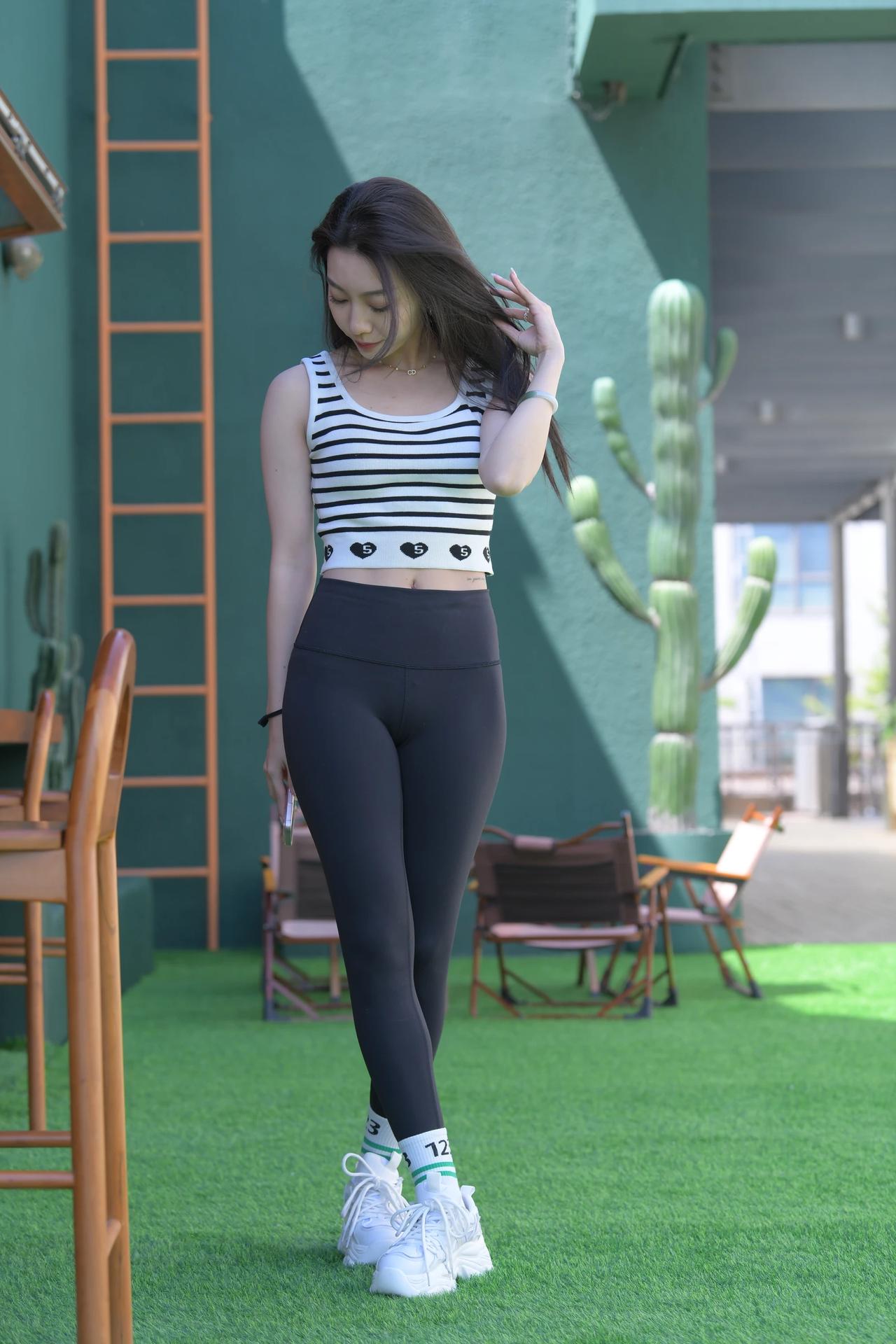 瑜伽裤日常穿搭户外高清美女美女人像群人像摄影摄影