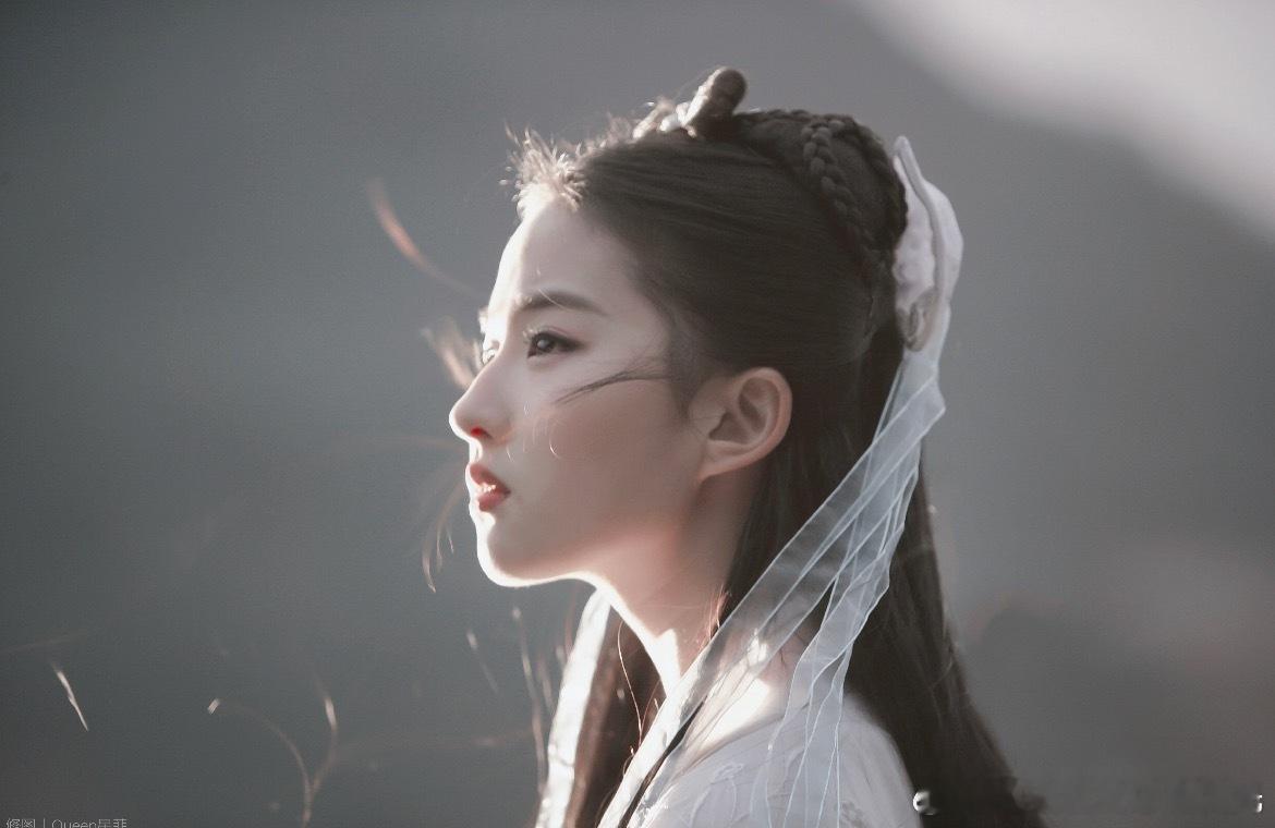 刘亦菲20年前在男生心中的地位论早期，刘亦菲无人能敌有多少人从小龙女开始爱上，称