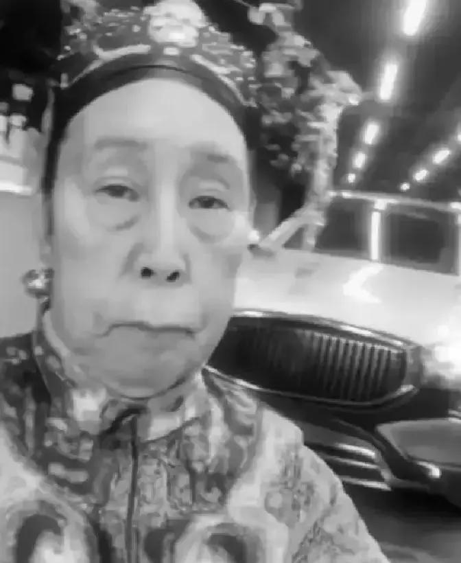 慈禧逃亡途中向乔家借10万两银子。一般人会想，借就借吧，皇家的欠款还能不认？没想
