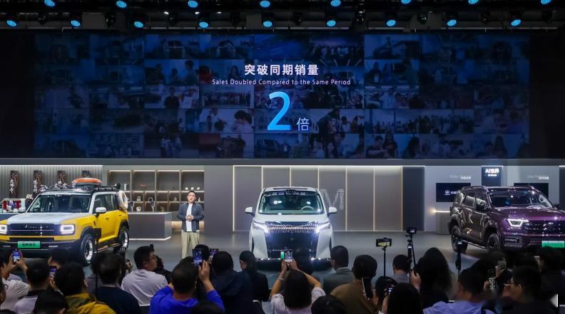 魏牌这次广州车展主打家庭场景：高山MPV空间灵活、配置实用，没搞商务套路；蓝山N