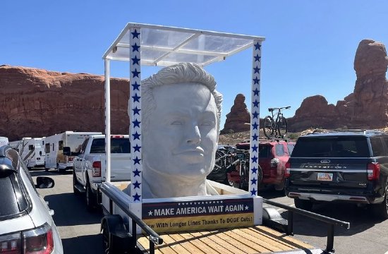 “让美国再次等待”, 马斯克讽刺雕像在美国各大国家公园轮流展出
