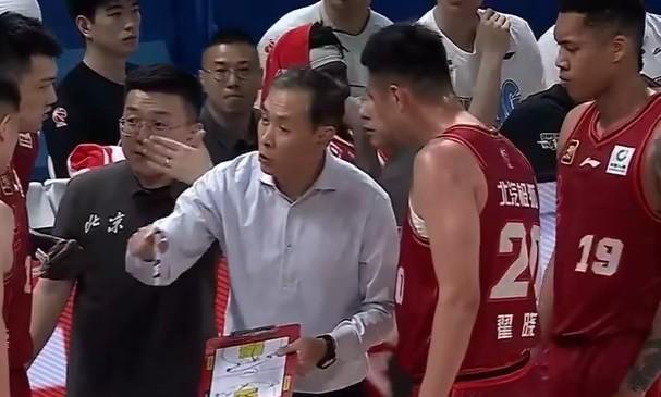 CBA也不能以得分多少，判断合同标准吧？在网上看到，为啥球员都想去北京队，人家就