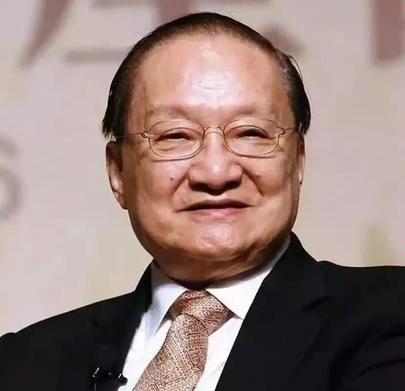 1983年，金庸设家宴款待聂卫平，保姆上了15只大闸蟹，聂卫平狼吞虎咽吃了13只