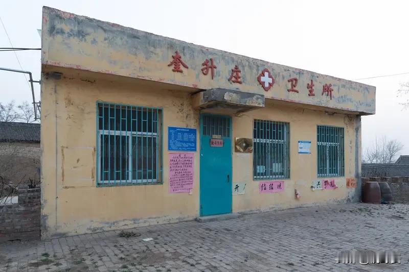乡镇卫生院医生可以评正高（基层主任医师），国家政策已明确基层卫生序列设正高，多地