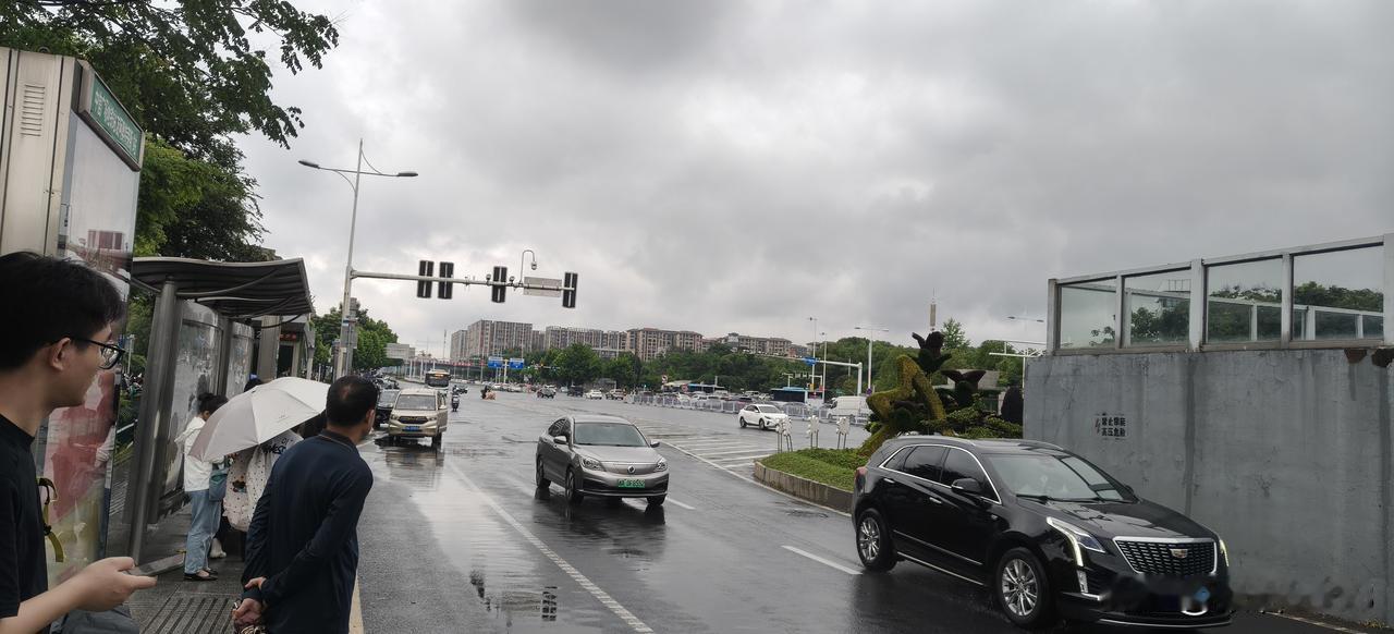 长沙地铁五号线南延线建设，确实提速了。在芙蓉南路地铁一号线中信新城站地铁二号出口