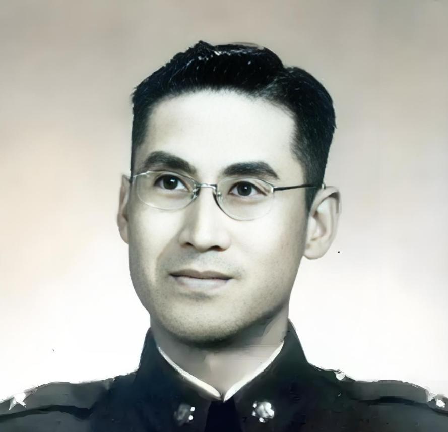 1994年2月，韩练成中将的儿子韩兢在澳门出差，特意去拜访父亲的老友吕文贞。聊天