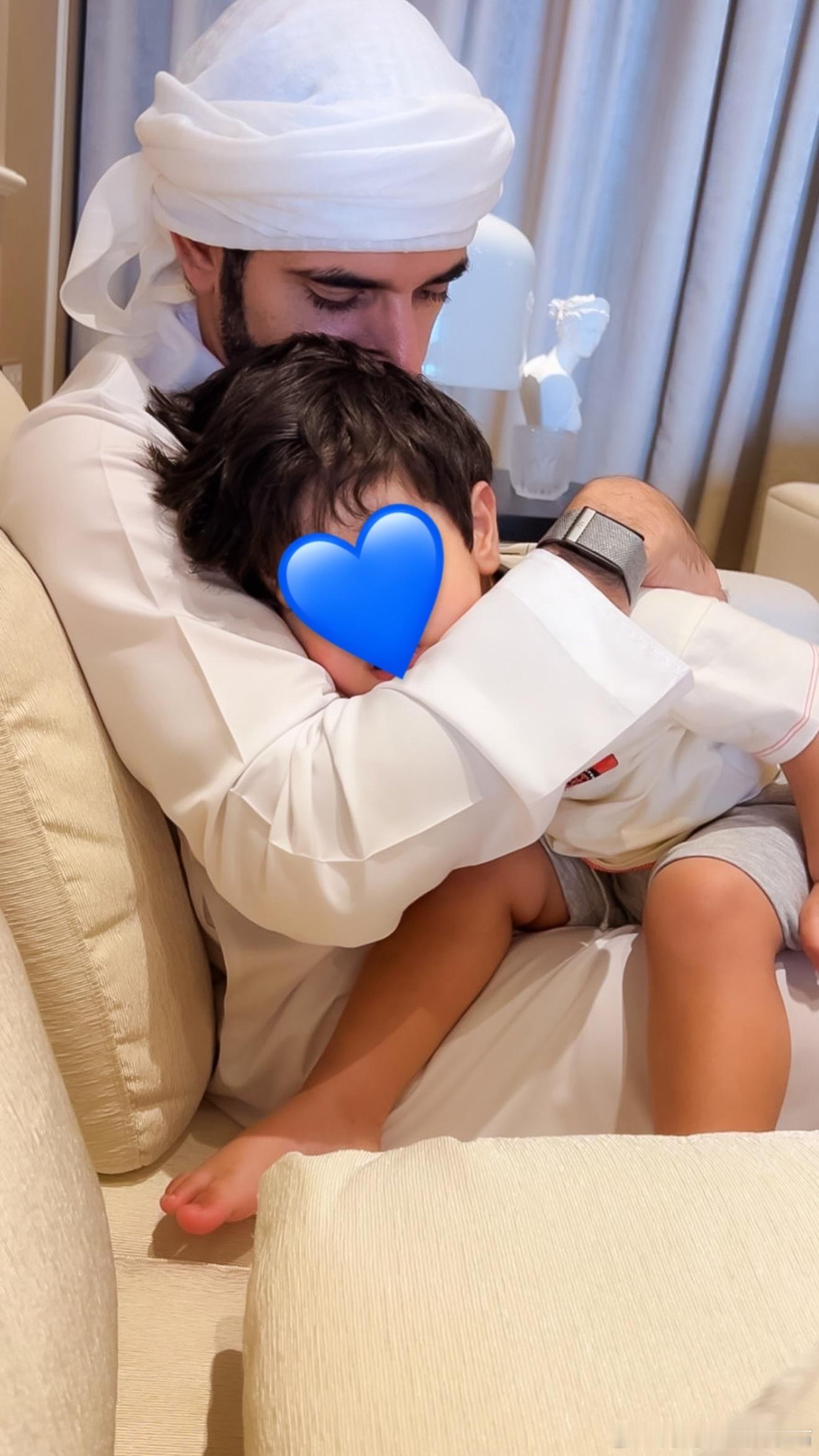迪拜皇室哈曼丹IG秀和儿子穆罕默德的合照。迪拜王子迪拜王子哈曼丹迪拜公主