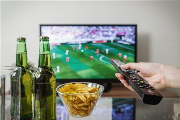 【电视开机率跌至30%】广电取消电视机顶盒9月3日消息，为了扭转国内有线电视开机