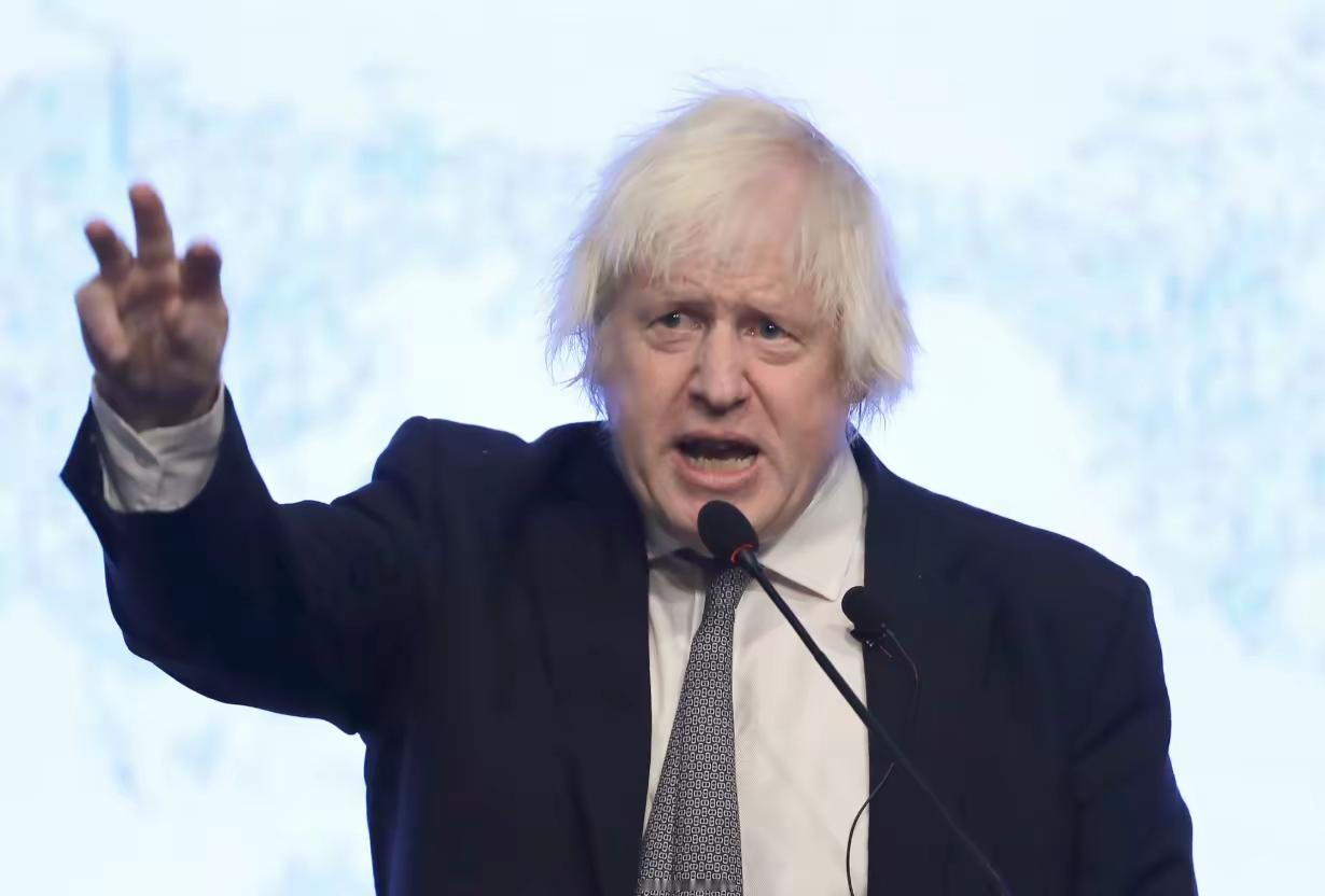 谁能想到！鲍里斯这头金毛，辞职后比在位时还勇猛？鲍里斯·约翰逊这波操作，属实