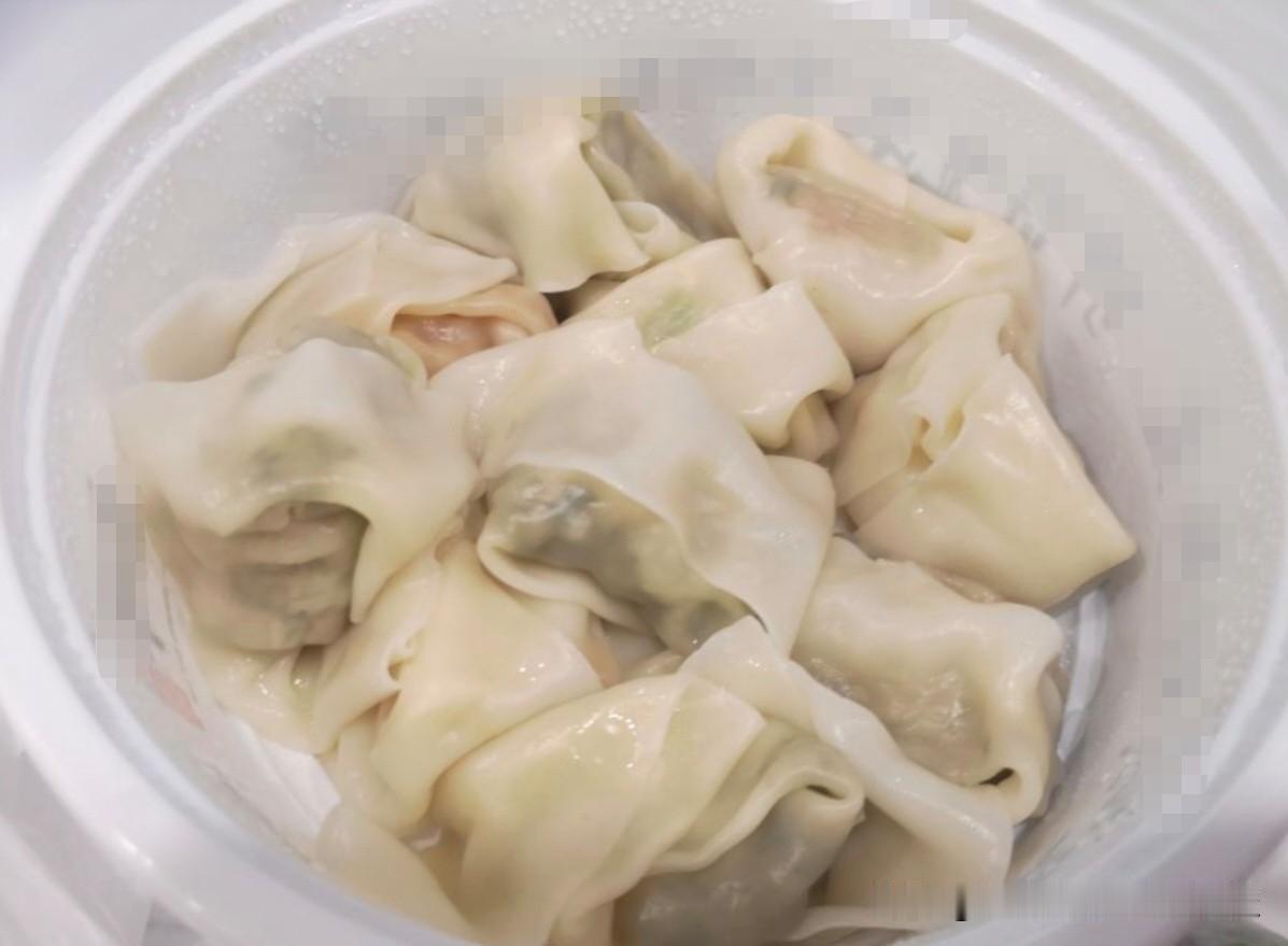 以下三样，是属于浙江本地特有的“饺子”，你有品尝过吗？图一是大馄饨，在浙江比较常