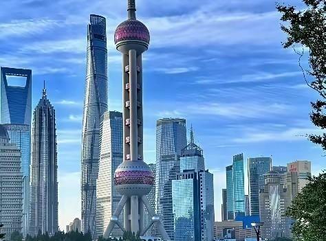 中俄国情是不同的。俄罗斯有粮有油，关起门来饿不死，日子能过，老百姓也没啥高指望。