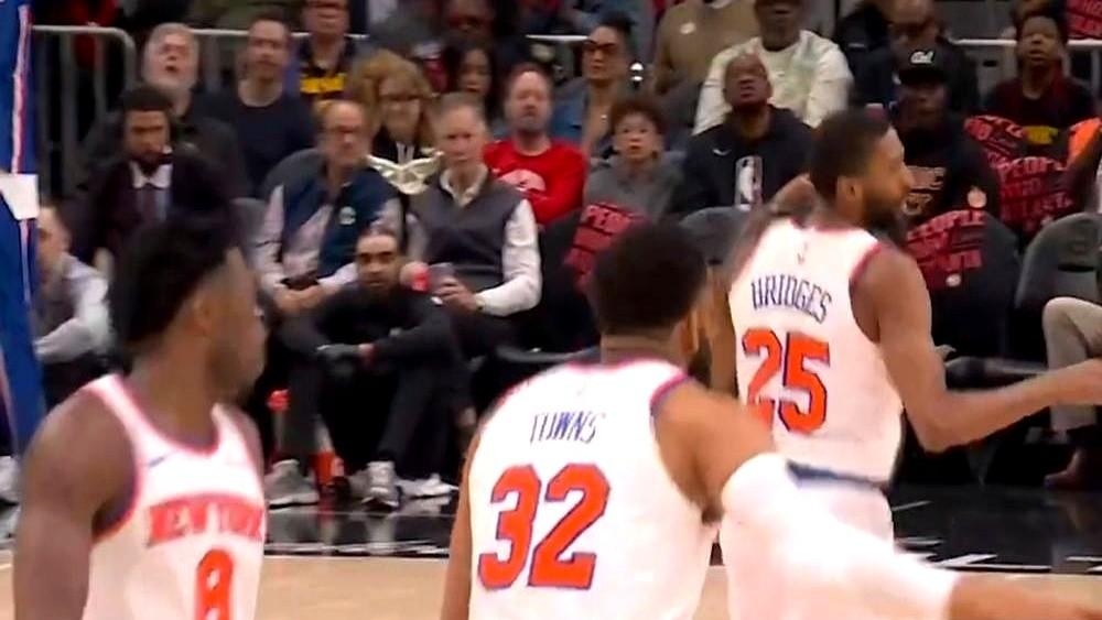 NBA这盘棋，真是越来越有意思了！尼克斯为了季后赛不碰76人，也是拼了。常规