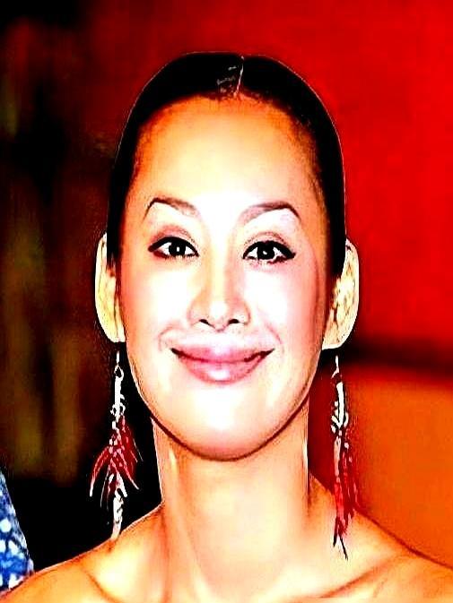 我掏钱给你拍电影，你却跟我找的女主跑了。你是刘晓庆，你冲到剧组，警告22岁