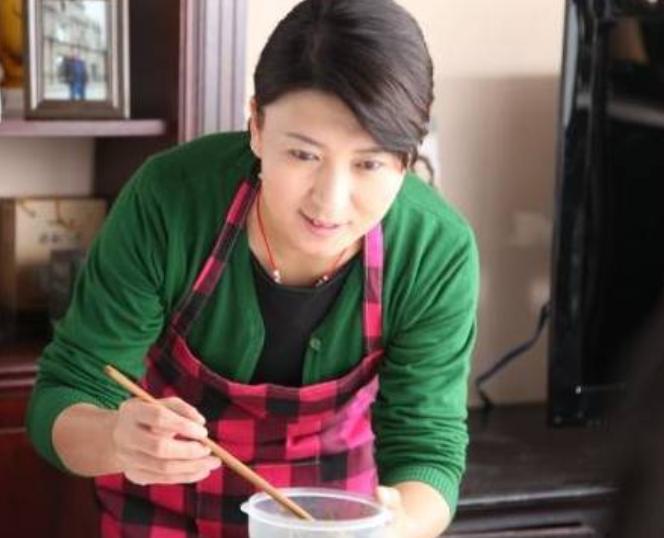 王姐今年45岁是保姆，雇主要求夜陪床，王姐说可以，但要满足3个条件。第一，每晚加