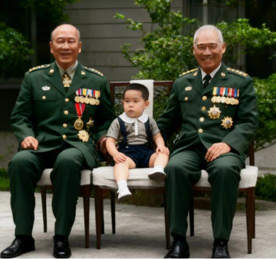 这个小孩叫白法圣，爷爷是白崇禧，外公是顾祝同，在很多人的眼中，顾祝同和白崇禧不是