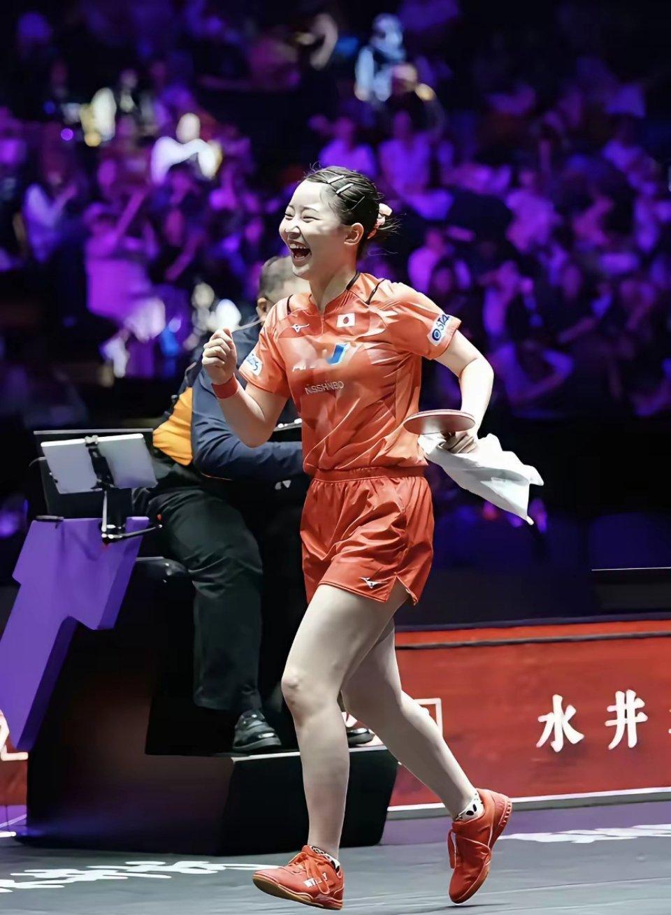 说巧就是巧，张本美和首场又遇王曼昱。这不刚刚在成都打完在香港又碰上了，一日游的悲