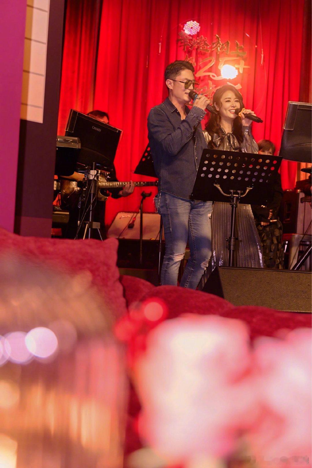 林心如年龄只是数字林心如霍建华合唱庆生林心如发博庆生，还有和霍建华的合唱合照