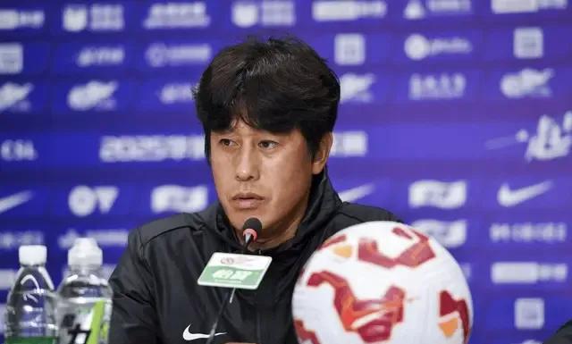 成都蓉城最近的赛程也比较密，再加上他的地理位置，接连客场对于球员的体能有很大消耗