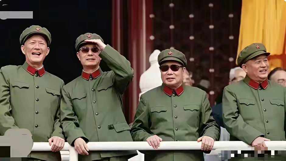 1984年国庆节四位开国将军天安门留影，认识左一这位将军他是谁吗