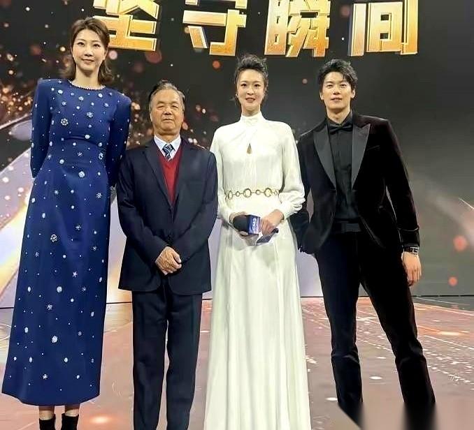 讲真，以前一提到女排的袁心玥，我脑子里就三个词：高、猛、咋呼。那个快两米的身高