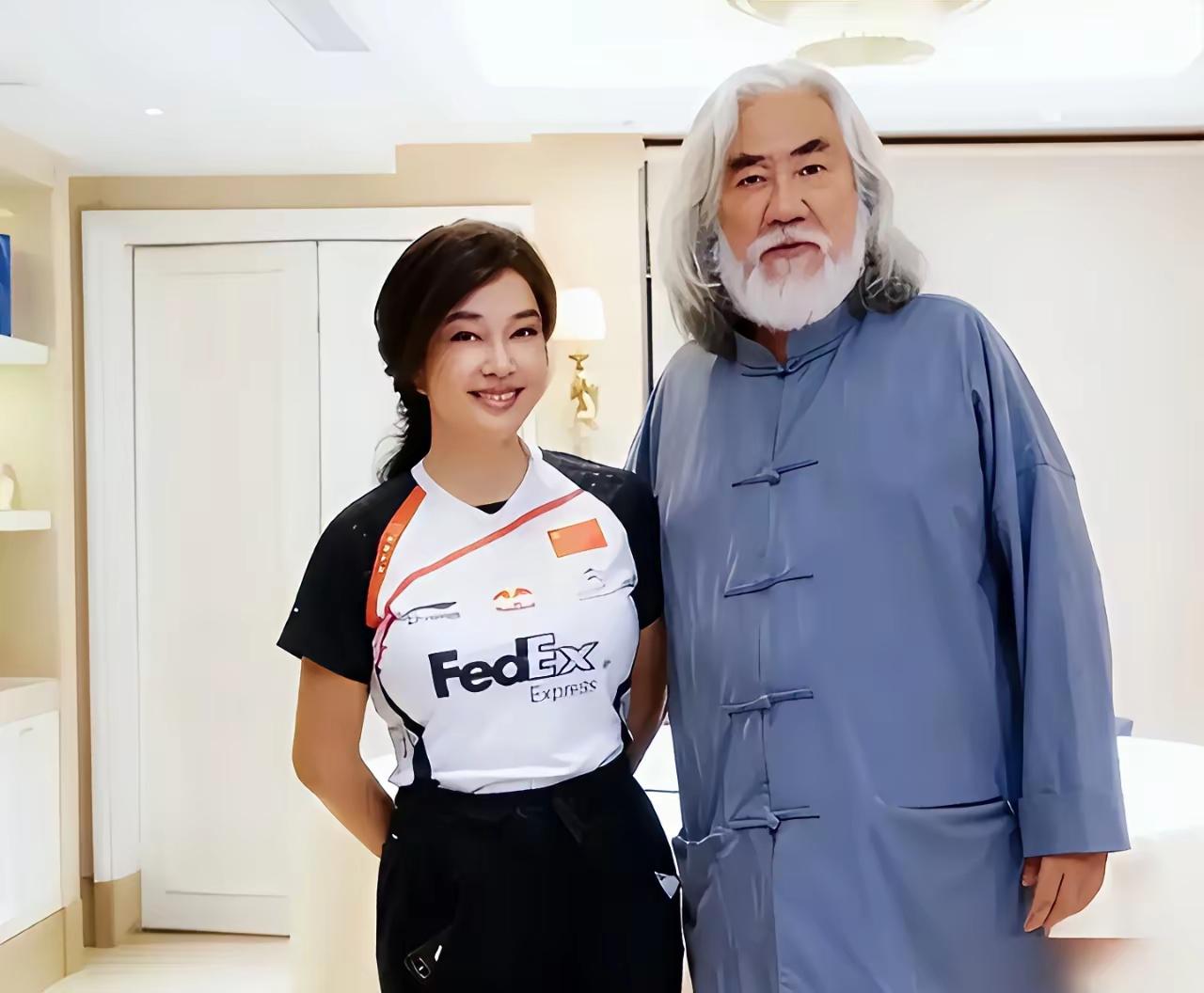 一个人，事业再成功，也得有个自己的孩子。到老了，没个孩子，孤家寡人，心里空落落的