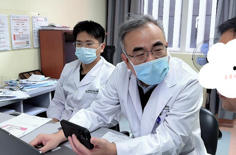 “上次那位医生，让我半年后再来复查，您又建议我3个月后就来，这下我可真有点糊涂了