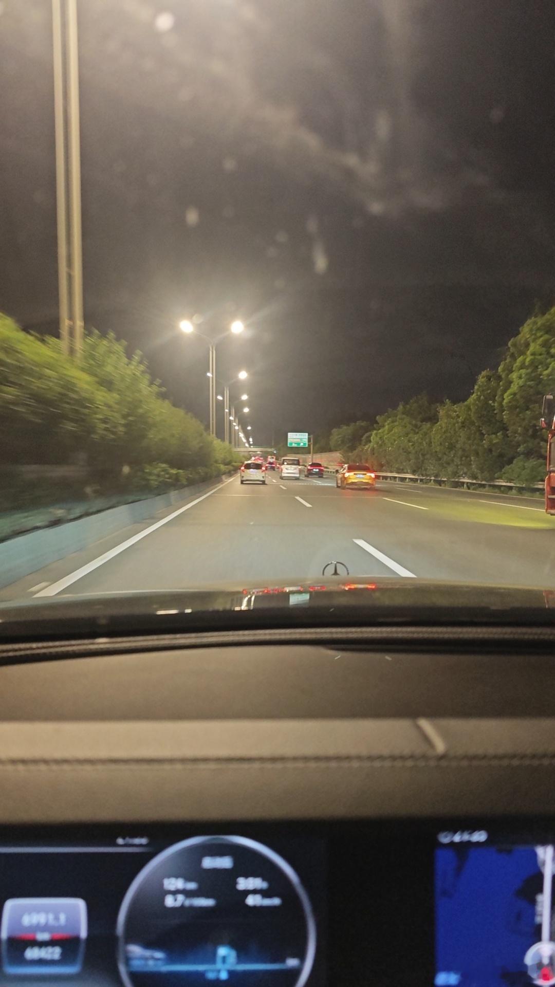 我觉得立标比大标贵的最主要原因就是开车你能看到这个标情绪价值确实可以前天正