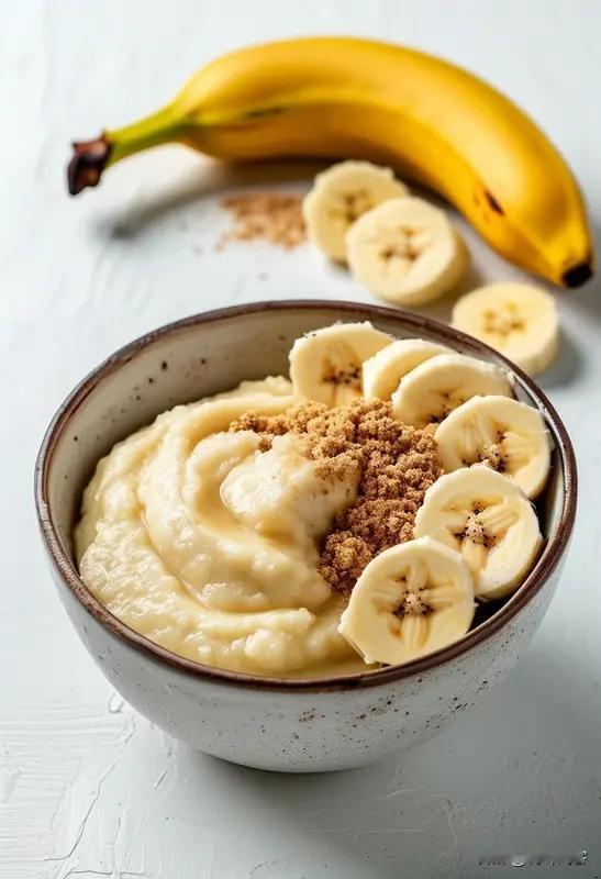 冬天给七个月宝宝喂香蕉泥，第一次最好蒸熟。因为宝宝肠胃娇弱，直接喂生香蕉泥易消化