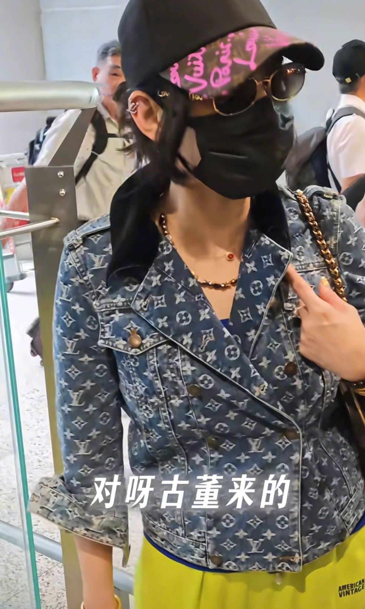 张柏芝穿了17年前的衣服张柏芝穿回17年前的衣服今夕是何年？看张柏芝穿17年前