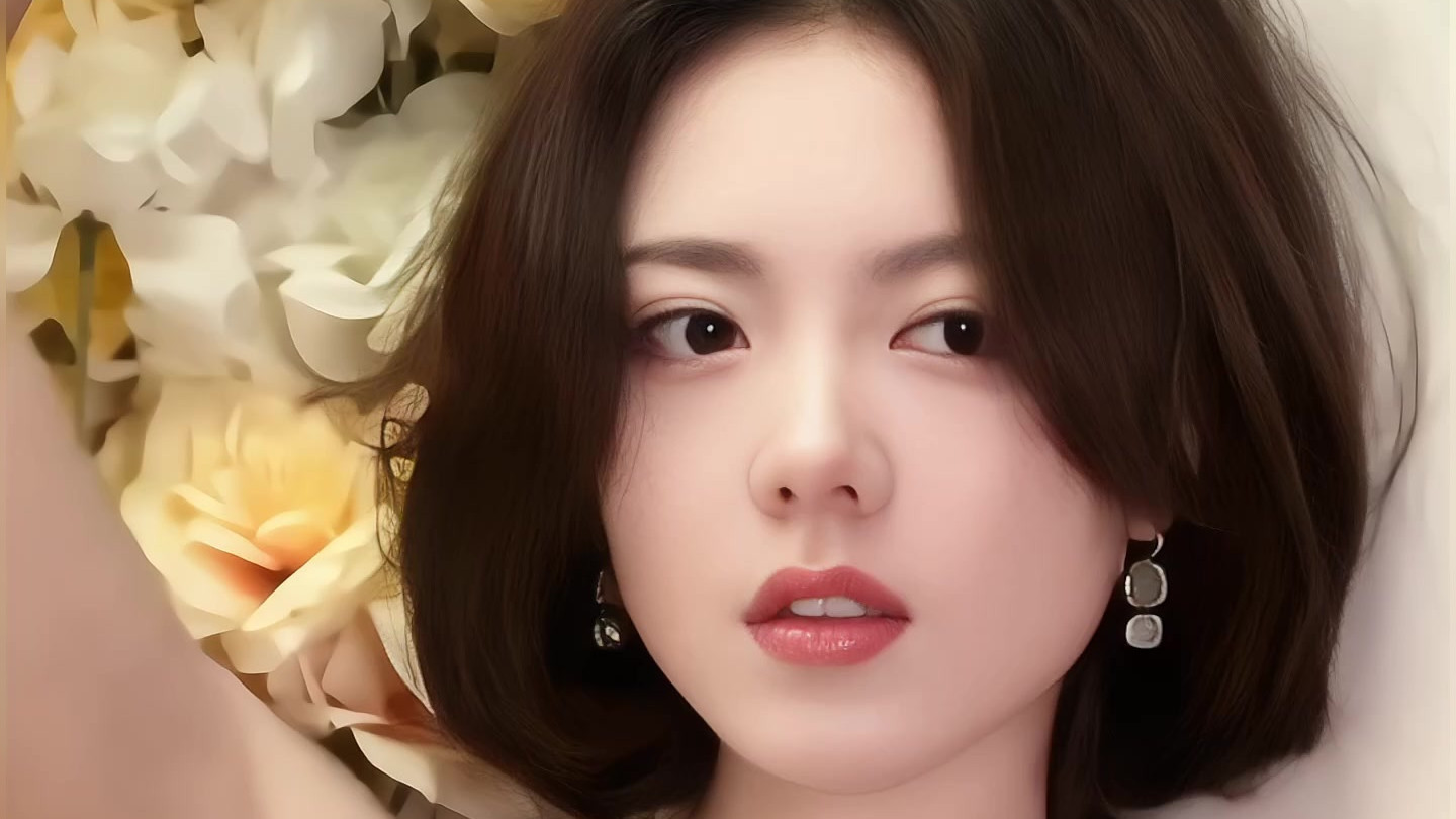 谁懂啊！赵今麦躲进花丛，美貌却溢出屏幕